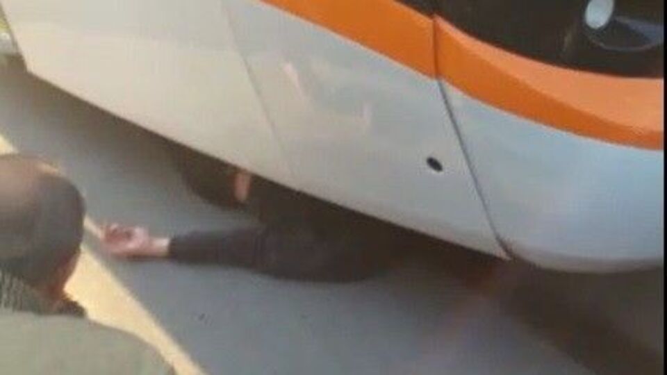 Tramvayın altından çıkartıldı