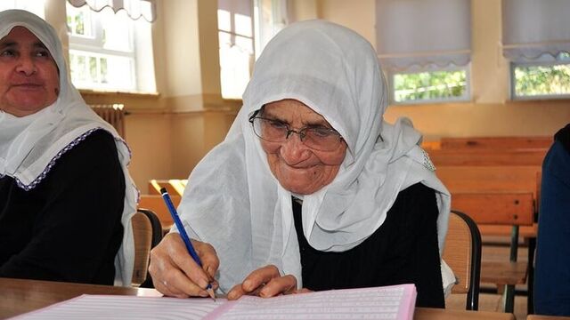 Bu okulun en genç öğrencisi 67, en yaşlısı 87 yaşında