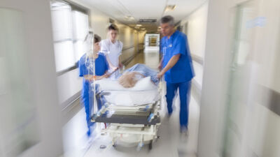 Boğazından bıçaklanmıştı! Hayata 2 gün tutunabildi