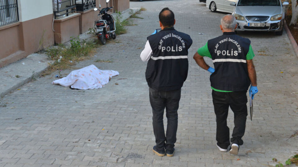 Psikolojik sorunları olan kadın 4'üncü kattan atladı