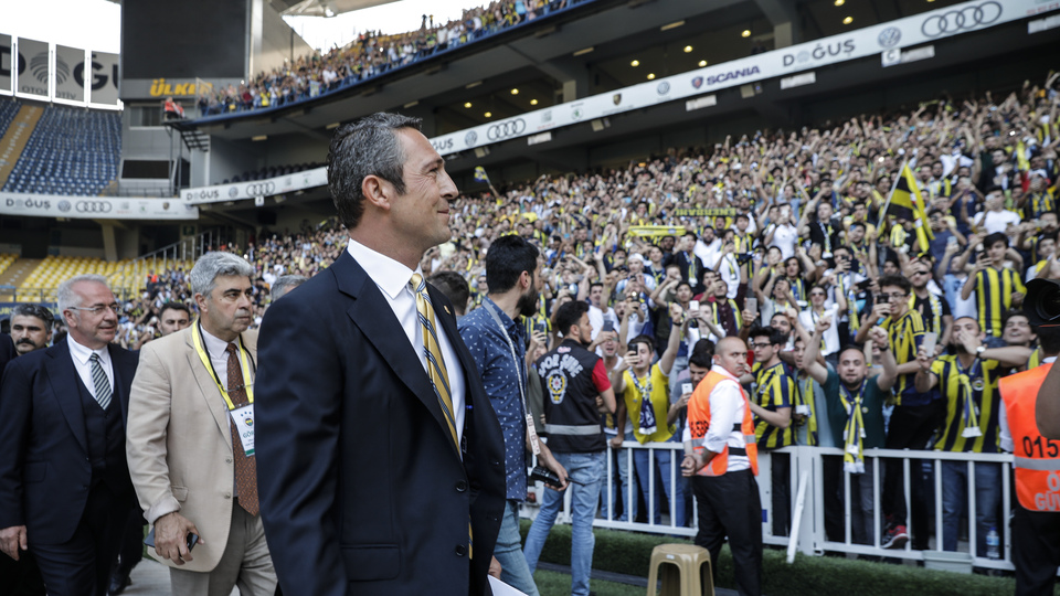 Taraftarlardan Ali Koç'a tam destek!