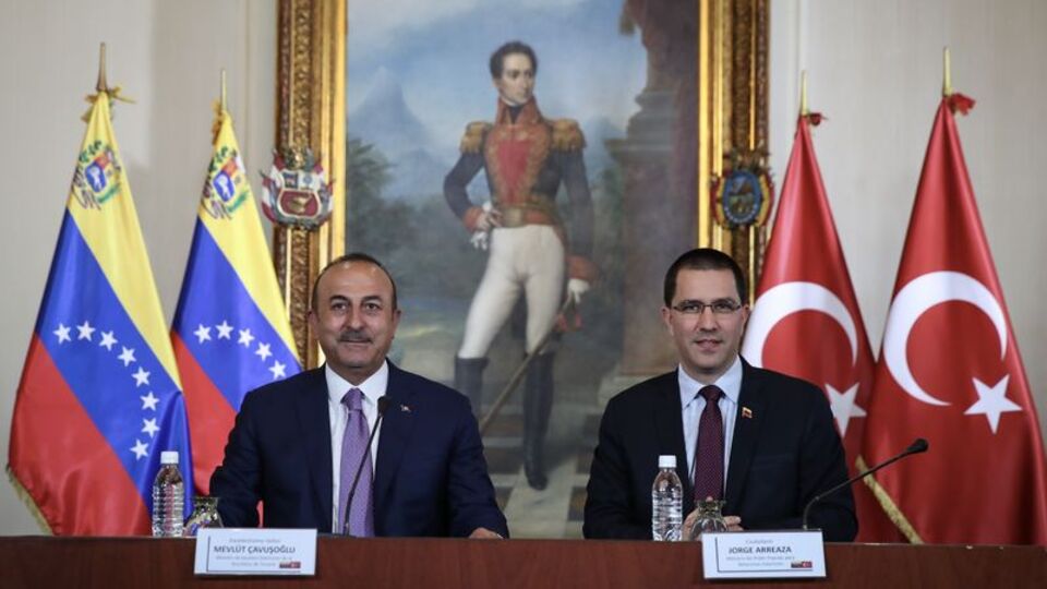 Dışişleri Bakanından yerel para açıklaması