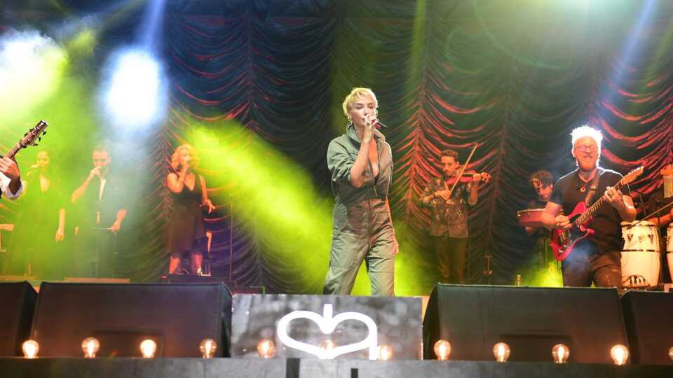 Sıla'dan Adana Film Festivali'ne coşkulu açılış