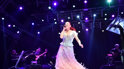 Candan Erçetin hem coştu hem coşturdu!