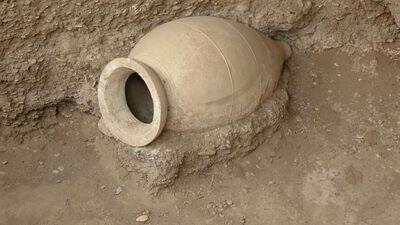3000 yıllık "pitos mezar" bulundu