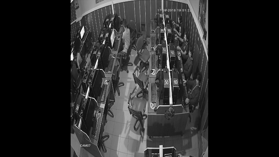 Hem oyun oynadı, hem çaldı