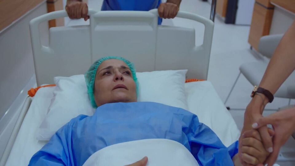 Azra'nın sırrı Feride'yi yıktı