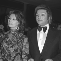 "Sanat Güneşi" Zeki Müren ölüm yıl dönümünde anılıyor…