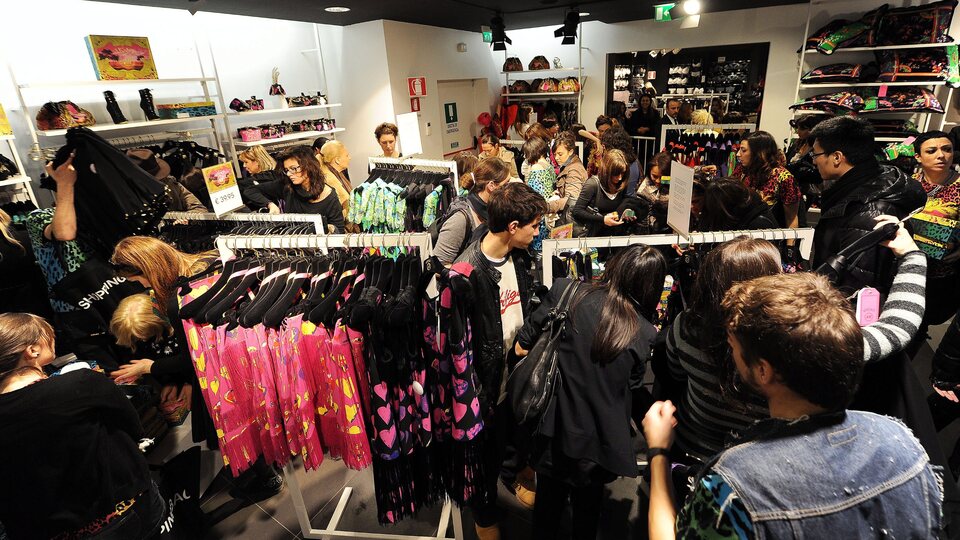 Ünlü giyim devi satılıyor!