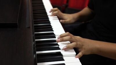 Hayalini sadece video dinleyerek gerçekleştirdi!