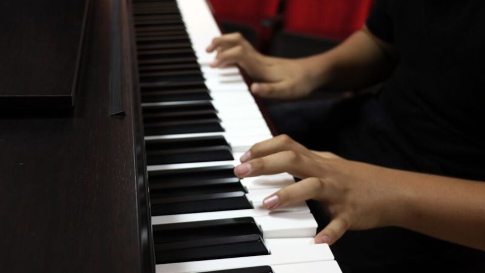 Hayalini sadece video dinleyerek gerçekleştirdi!