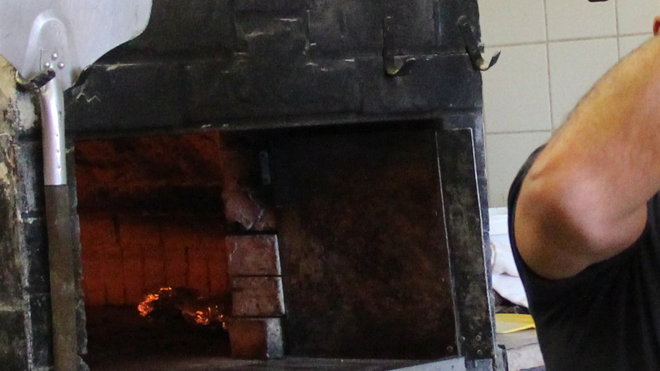 Tuncelili pizzacıdan Toronto'da evsizlere pizza!