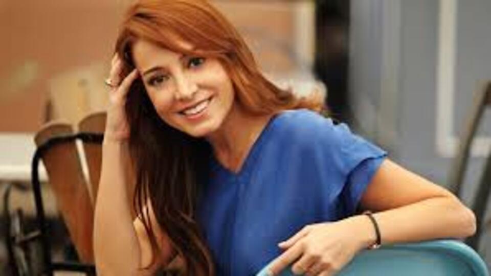 Dolunay Soysert kimdir?