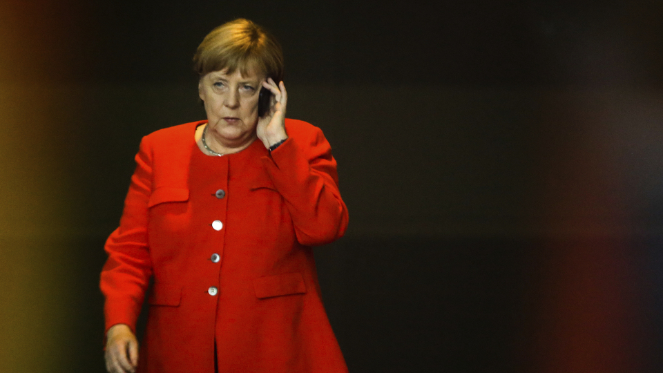 Merkel özür diledi!