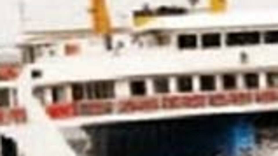 Kuzey Ege'de fırtına! Bazı seferler iptal edildi