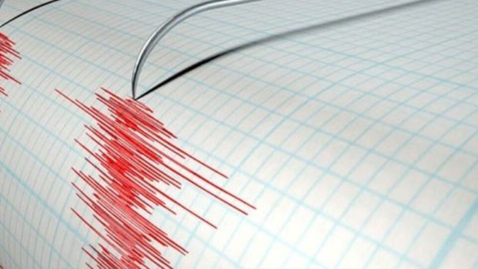 Girit'te deprem!