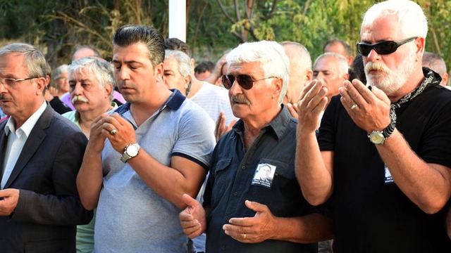Ünlü oyuncudan 47 yıllık eşine son veda