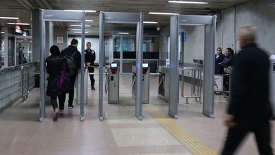 Havalimanı güvenliğinden geçen tek silah!