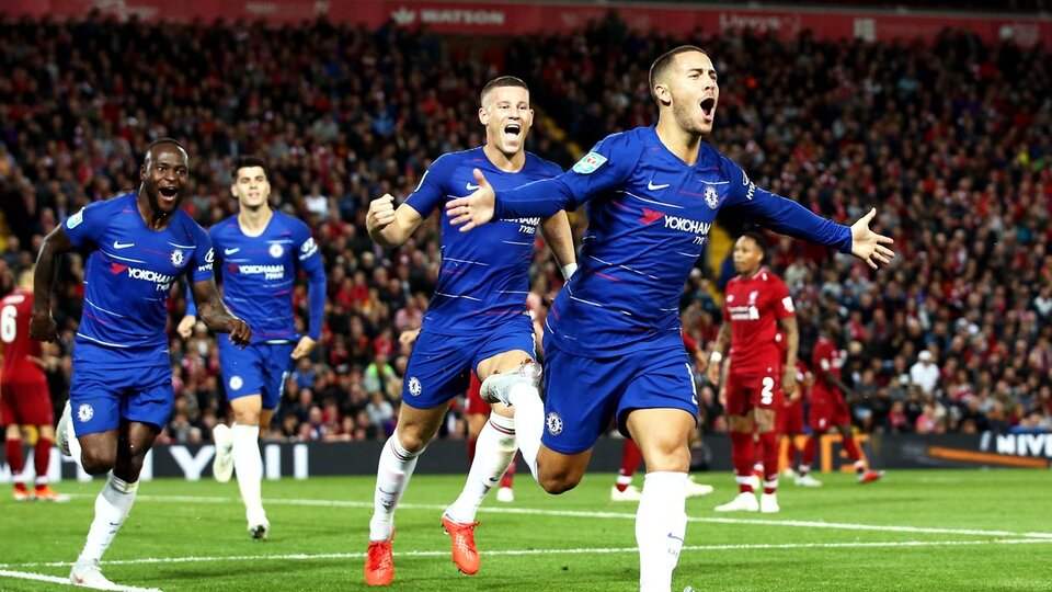 Chelsea, Anfield'da turladı!