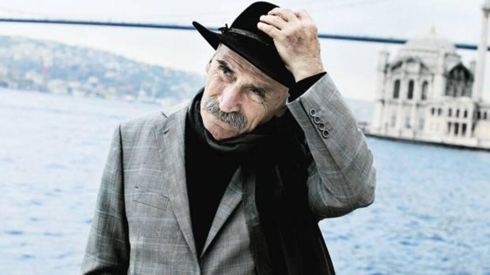 Tuncel Kurtiz kimdir?