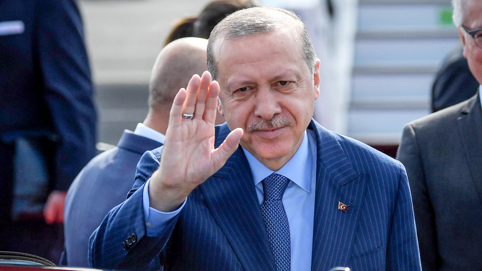 Cumhurbaşkanı Erdoğan askeri törenle karşılandı!