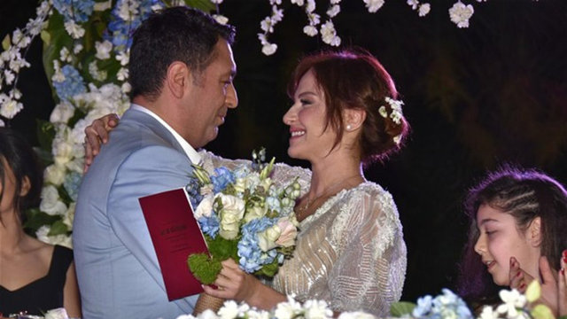 Ünlü çiftten müjdeli haber