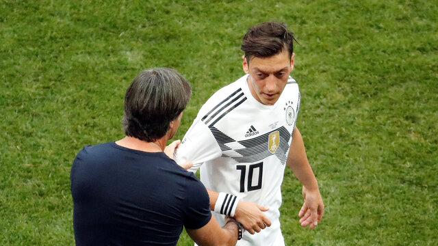 Löw'den Mesut'a sitem!
