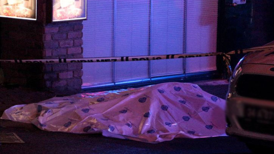 Boğazından bıçaklanan şahıs hayatını kaybetti