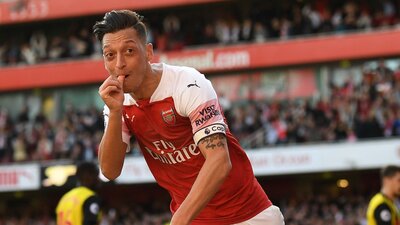 Arsenal Mesut'la kazandı