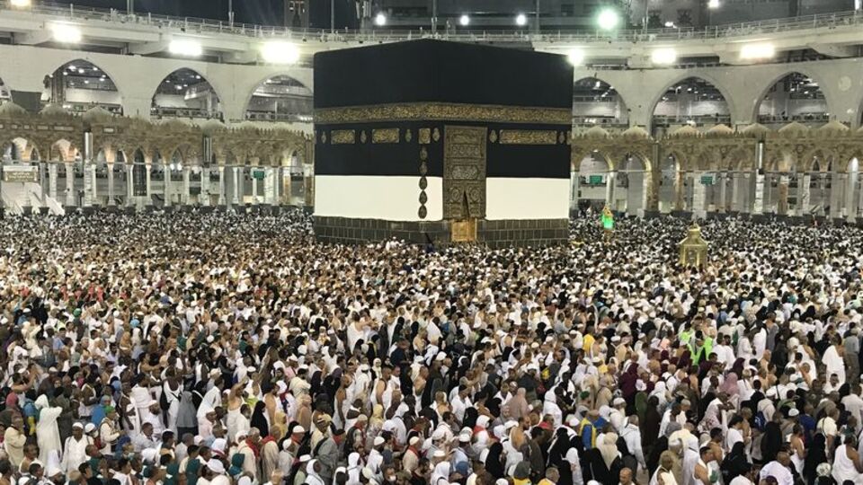 Sahte belgeyle hacca götürdüler! 20 Türk orada kaldı!