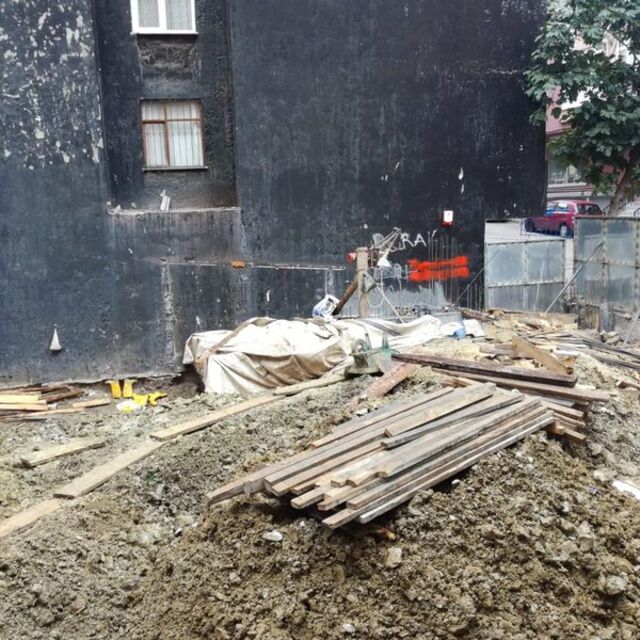 Güngören'de bir bina çökme riskine karşı boşaltıldı!