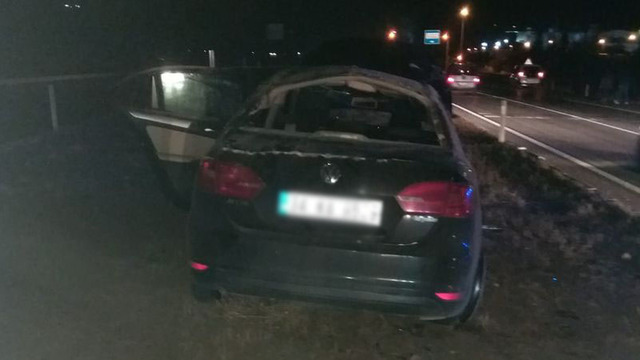 Takla atan otomobil refüje çıktı 4 kişi yaralandı