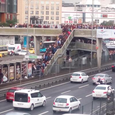 Metrobüste "durak" trafiği