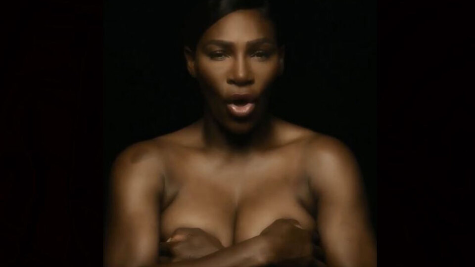 Yıldız tenisçi meme kanserine dikkat çekmek için soyundu!