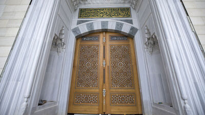 "Çamlıca"ya 6 tonluk kündekari kapı...