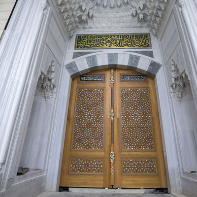 "Çamlıca"ya 6 tonluk kündekari kapı...