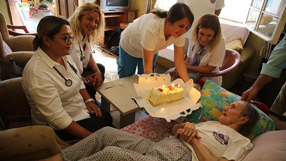 'Asırlık nineye' sürpriz!