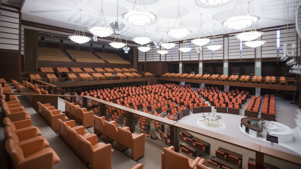 "Ekonomik saldırıyı atlatıyoruz"