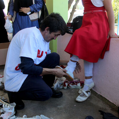 "Bu kış yetimler üşümeyecek anne..."