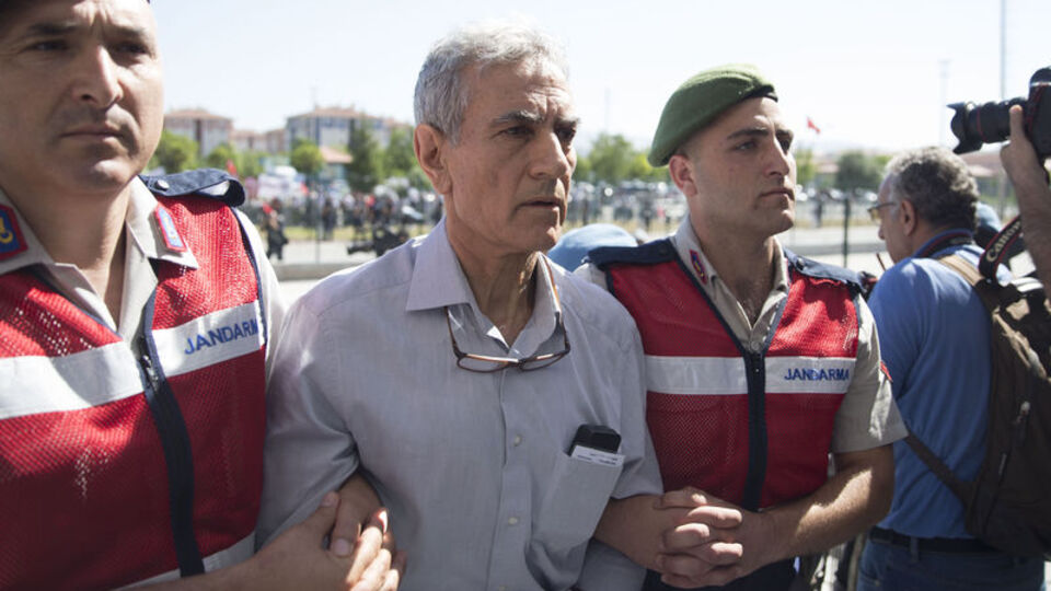 Akın Öztürk'ün rehine numarası tutmadı: Beni de kurtardın