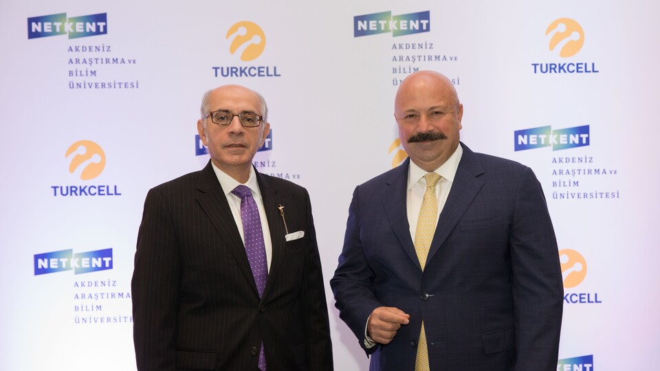 Online üniversite için iş birliği yaptılar