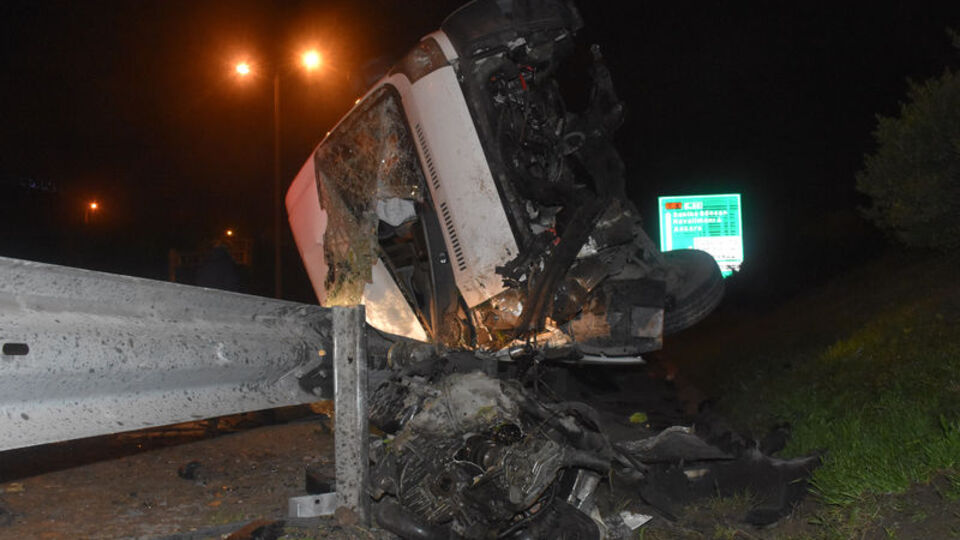 Servis aracı takla attı, sürücüsü kaçtı