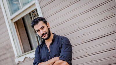 Uğur Güneş kimdir?