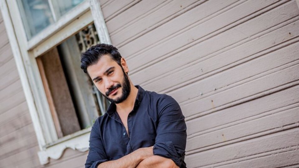 Uğur Güneş kimdir?