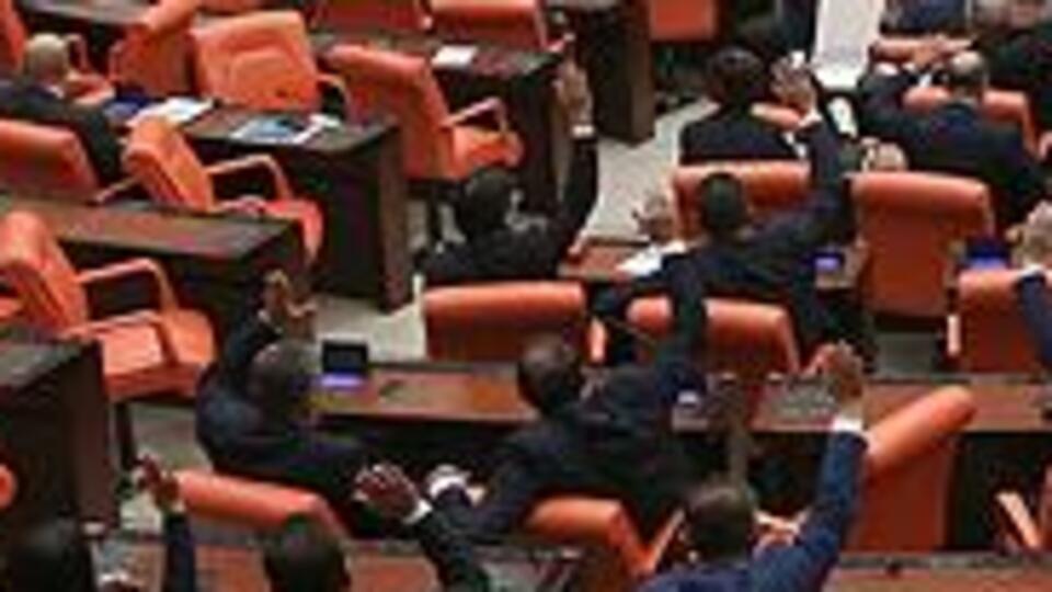 Irak ve Suriye tezkeresi kabul edildi