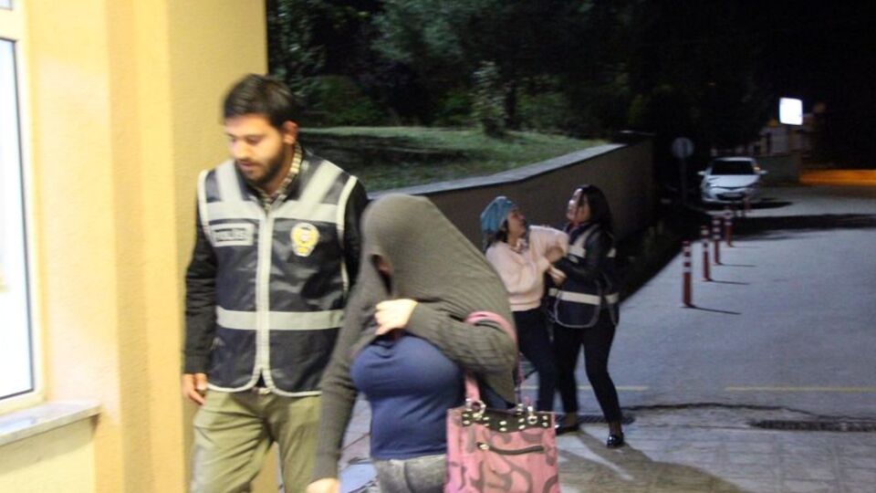 Fuhuş operasyonunda hamile kadın da yakalandı!
