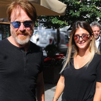 Yıldıray Şahinler eşi Gizem Şahinler ile yürüyüşte