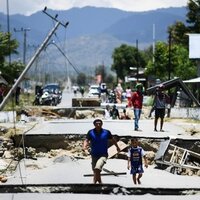 Endonezya'da deprem ve tsunami: Hayatını kaybedenlerin sayısı 1400'ü aştı