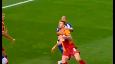 Oliver penaltıyı vermedi!