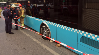 Kadıköy'de yol çöktü!